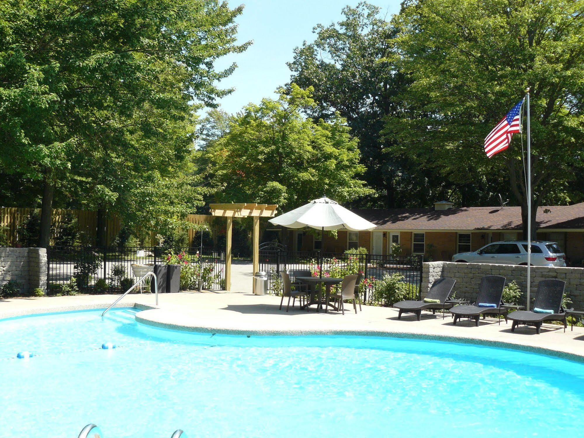 The Saugatuck Retro Resort Exterior photo