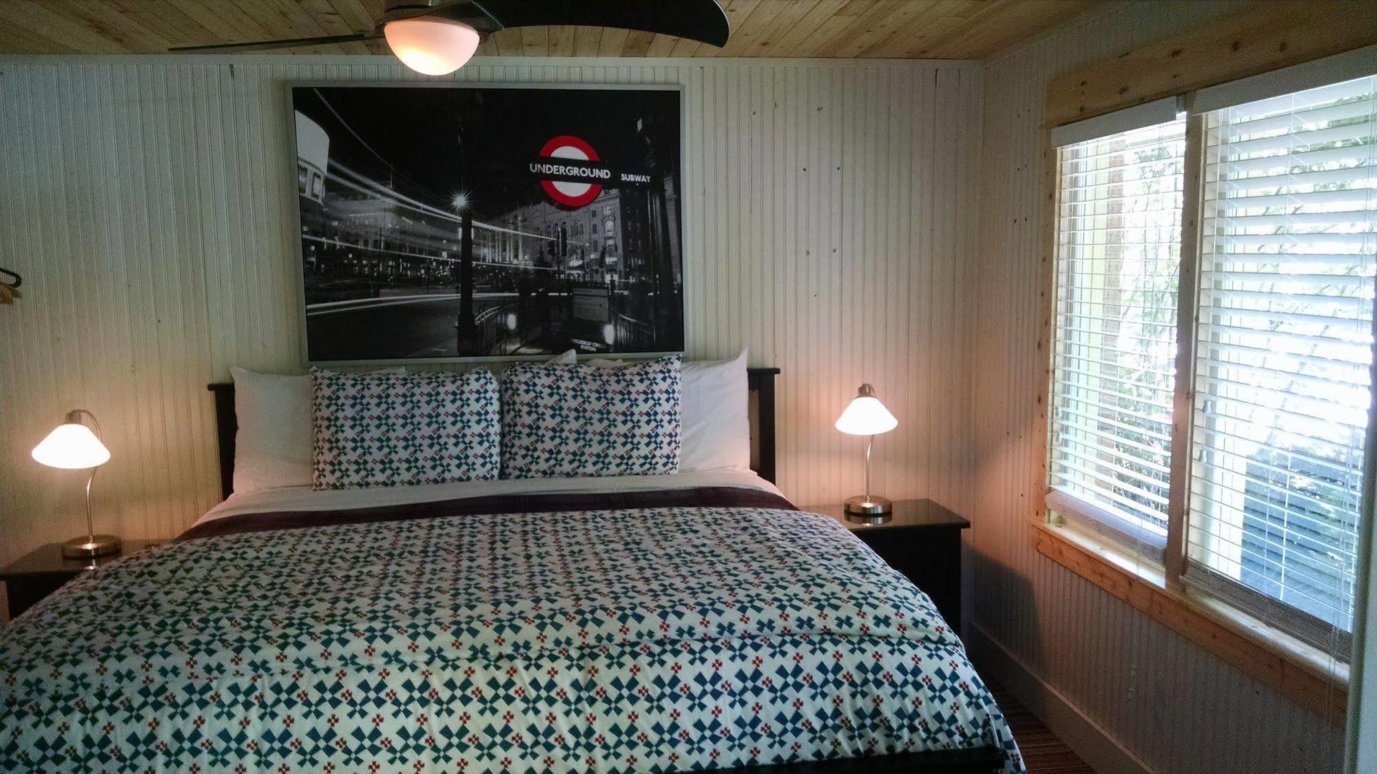 The Saugatuck Retro Resort Exterior photo